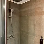 Zentrales Studio-appartment Mit Terrasse *