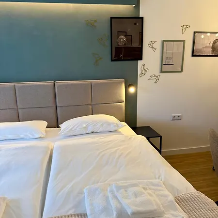 Zentrales Studio-appartment Mit Terrasse 希尔德斯海姆