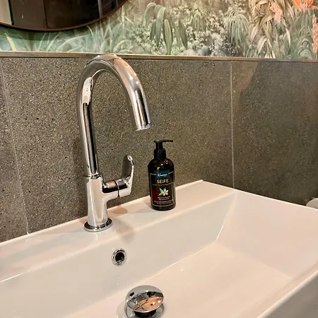 Zentrales Studio-appartment Mit Terrasse