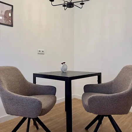 Zentrales Studio-appartment Mit Terrasse 公寓