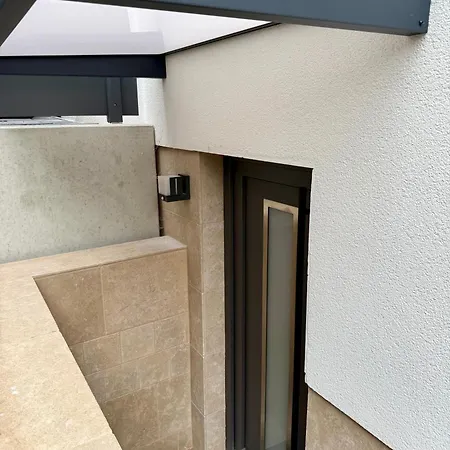 Zentrales Studio-appartment Mit Terrasse Apartamento