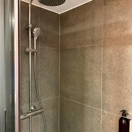 Zentrales Studio-appartment Mit Terrasse *