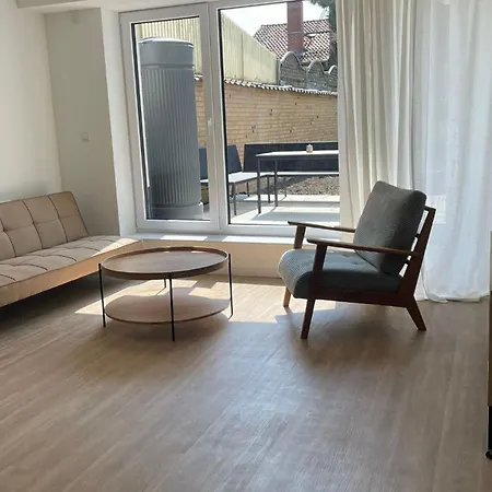 Zentrales Studio-appartment Mit Terrasse 아파트