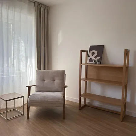 아파트 Zentrales Studio-appartment Mit Terrasse *