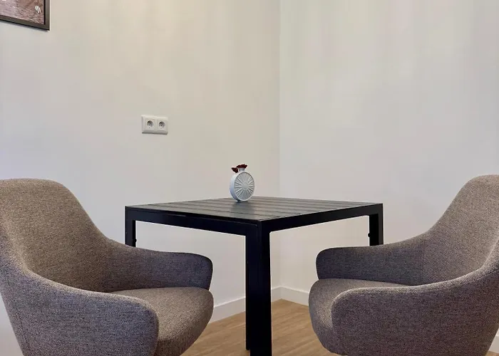 Zentrales Studio-appartment Mit Terrasse Appartement