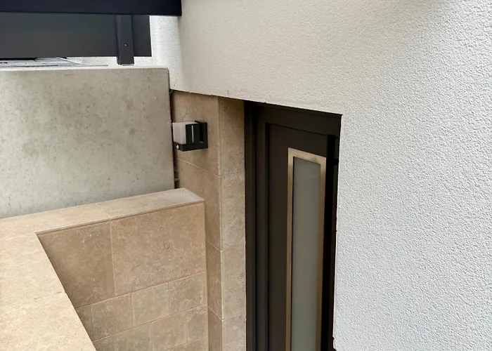 Zentrales Studio-appartment Mit Terrasse Appartement